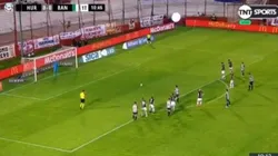 Darío Cvitanich no pateó mal pero igual falló.