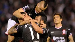Lucas Gamba celebra la primera conquista de Huracán.