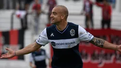 El Tanque Silva no quiso ser menos que Cristiano Ronaldo y le dio la victoria a Gimnasia con un doblete