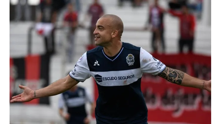 El Tanque Silva no quiso ser menos que Cristiano Ronaldo y le dio la victoria a Gimnasia con un doblete