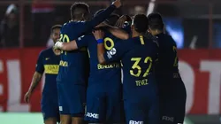 Todo Boca celebra el tanto de Izquierdoz.