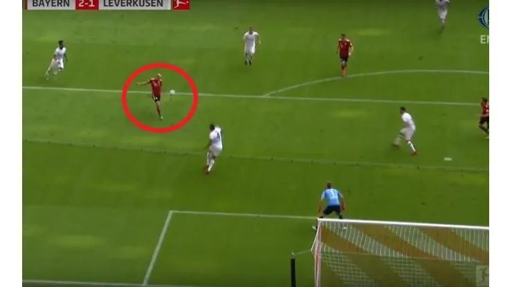 De volea y al ángulo, Robben dejó con la boca abierta a todo el Bayern Arena con su golazo