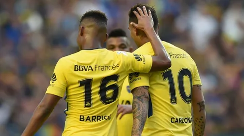 CAFETEROS JUNTOS. Wilmar Barrios y Edwin Cardona tras un gol de Boca en La Bombonera (Foto: Getty).