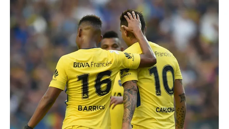 CAFETEROS JUNTOS. Wilmar Barrios y Edwin Cardona tras un gol de Boca en La Bombonera (Foto: Getty).