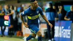 Frank Fabra celebra un gol con la camiseta de Boca.