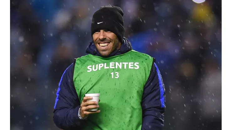 DE SUPLENTES. La sonrisa de Carlos Tevez durante la victoria de Boca contra Libertad por la Libertadores (Foto: Getty).
