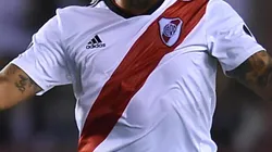 VIOLETA. River y una nueva camiseta alternativa.