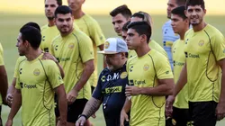 Maradona bromeó con uno de sus jugadores