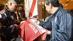 Gallardo metió trompita en una selfie con un policía que se volvió viral