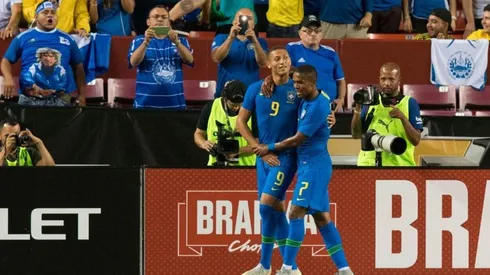Brasil celebra una fácil victoria sobre El Salvador.