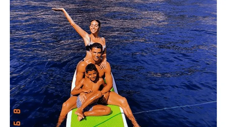 Georgina subió una tierna foto con Cristiano Jr, pero todos se quedaron mirando otra cosa