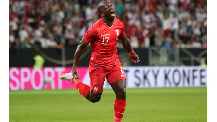 Advíncula partió como un Rayo la defensa de Alemania y anotó un golazo para Perú