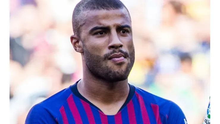 Un papelón: Rafinha dejó sin balón a un grupo de chicos que jugaban en una plaza