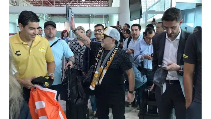 Maradona llegó y la ciudad se descontroló