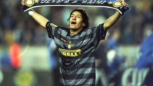 Iván Zamorano con los colores de Inter.