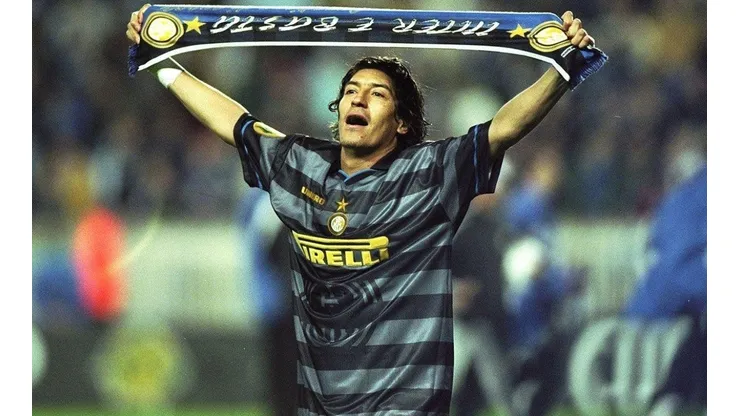 Iván Zamorano con los colores de Inter.