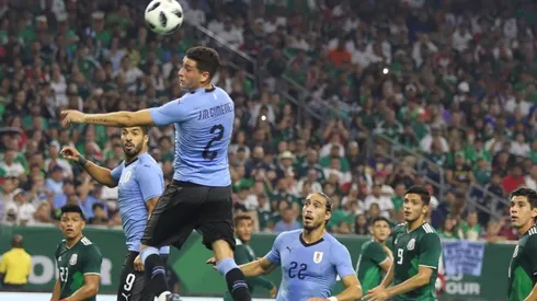 Gol bien charrúa: Giménez saltó más que nadie y puso el 1-0 de Uruguay