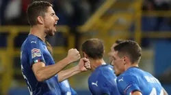 Italia celebra el tanto del empate en Bolonia.