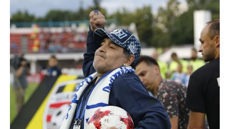 Diego Maradona durante un partido de Dinamo Brest.