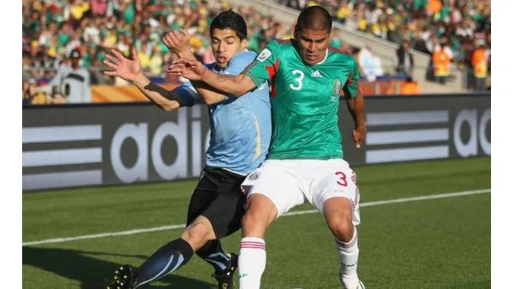 ENFRENTE. Ya jugó contra el Tri varias veces con Uruguay.