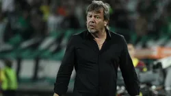 Ricardo Zielinski dirigiendo en terreno colombiano.