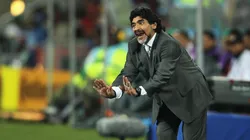 ¡GRANDE, DIEGO! Maradona ya fue oficializado como DT del Pez.