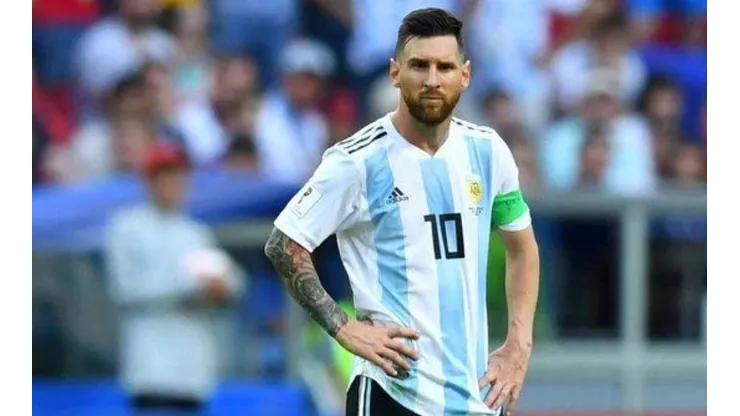 Niembro: "En mi equipo Lionel Messi va al banco"