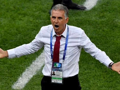 Carlos Queiroz, DT de Irán, dirige las prácticas de su selección sin dar indicaciones