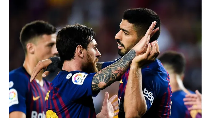 AMIGOS ESTRELLAS. Messi y Suárez celebran uno de los goles del Barcelona ante Huesca (Foto: Getty).