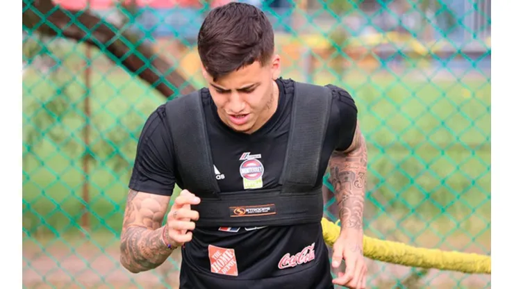 El exjugador de Sporting Cristal ya se entrena en Monterrey.