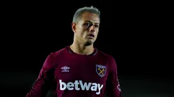 Chicarito y un mal comienzo en la Premier