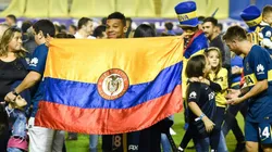 Frank Fabra se recupera de su lesión y en sus descansos toma mate.