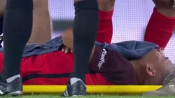 Mercado, tendido en el suelo con mucho dolor.