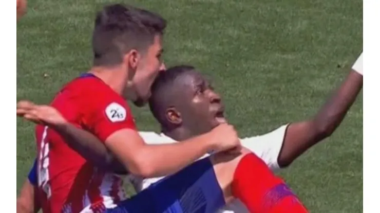 Un jugador del Atlético Madrid intentó morder a Vinícius en la cabeza