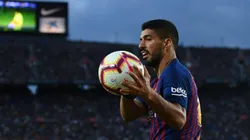DISCONFORME. Luis Suárez no está muy feliz con el VAR.