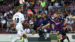 Acrobacia de Arturo Vidal ante Huesca.