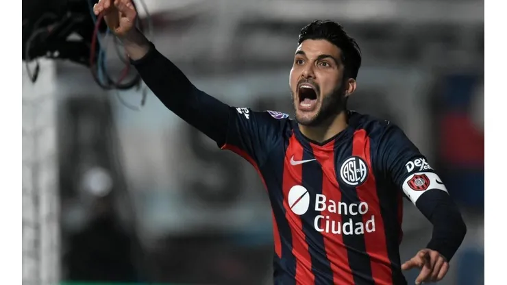 ¡Chau invicto! Armani no salió en el córner y Blandi le marcó de cabeza