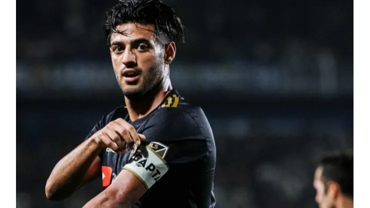 Vela anotó dos goles en Toronto.