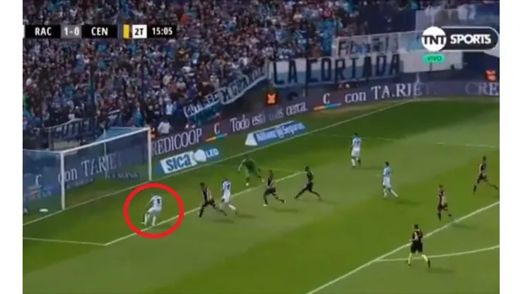 A Cristaldo lo salvó el offside de errar el gol más fácil de toda la Superliga