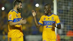 Enner Valencia junto a André-Pierre Gignac.