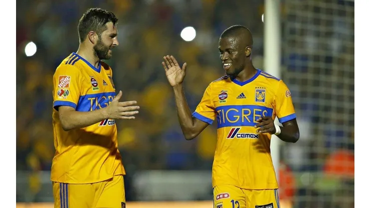 Enner Valencia junto a André-Pierre Gignac.