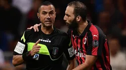 CÓMO QUE EN OFFSIDE. Gonzalo Higuaín protesta el gol anulado por el VAR.