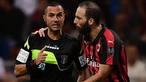 CÓMO QUE EN OFFSIDE. Gonzalo Higuaín protesta el gol anulado por el VAR.