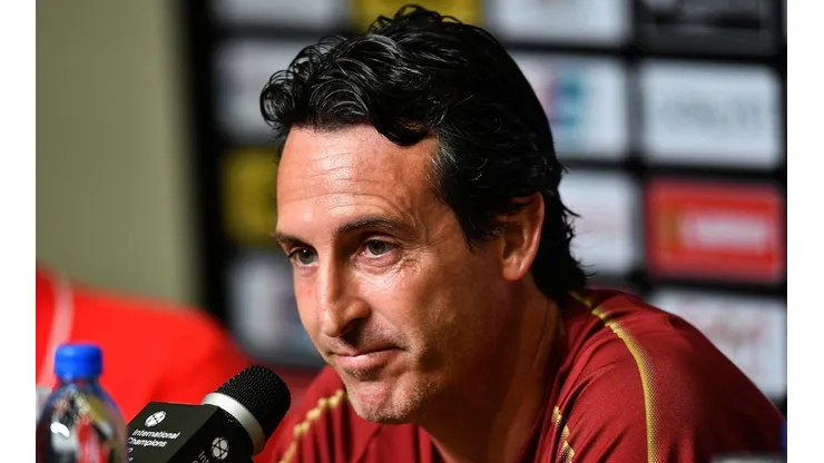 A un periodista le sonaba el celular y Unai Emery contestó por él