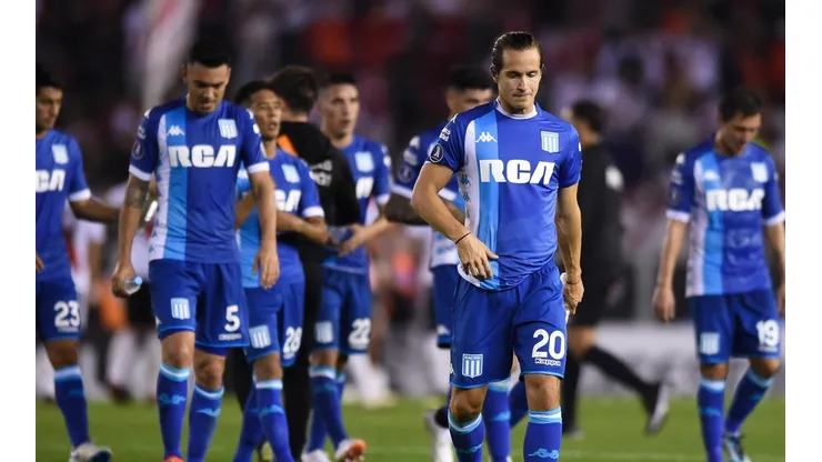 Los jugadores de Racing después del papelón.