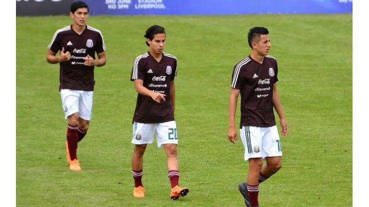 Diego Lainez y Roberto Alvarado con la Selección Mexicana.