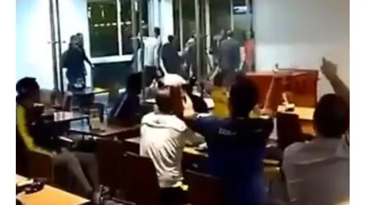 Inédito: el cruce entre hinchas de Boca e Independiente en un aeropuerto que nadie te mostró