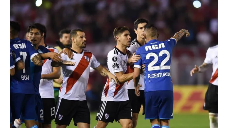 COMO LOCO. Centurión no se bancó la cargada.