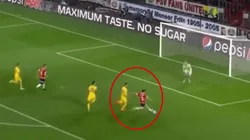 Lozano y un golazo para decretar la goleada y clasificación