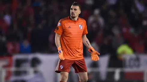 UNA MURALLA. Franco Armani volvió a atajar un remate muy difícil y agigantó su récord (Foto: Getty).